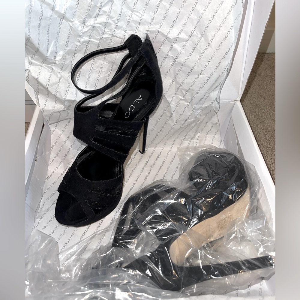 ALDO BLACK HEELS (Size 8)